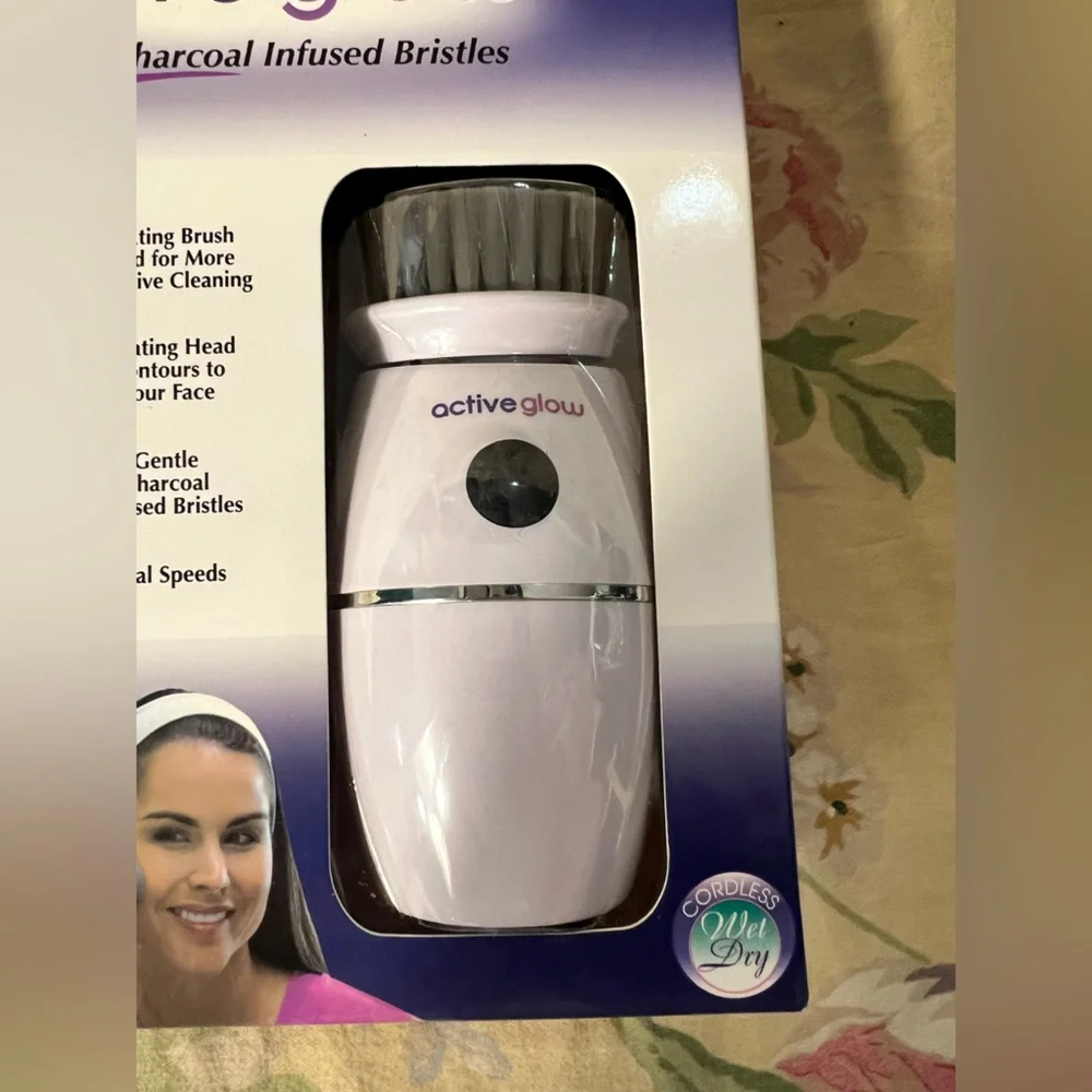 As Seen On TV Active Glow Makeup Brush - White and Purple